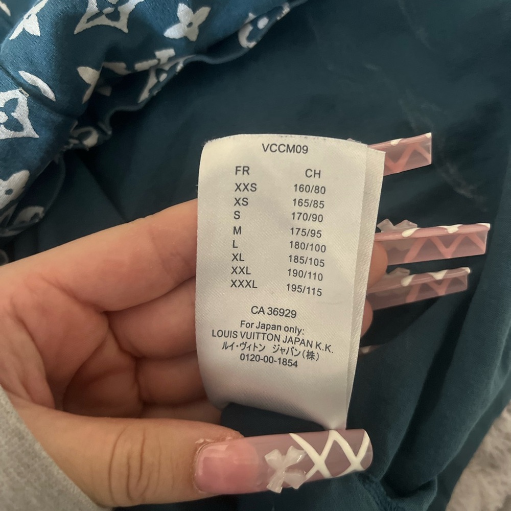 Authentic Louis Vuitton tshirt. - Picture 6 of 7